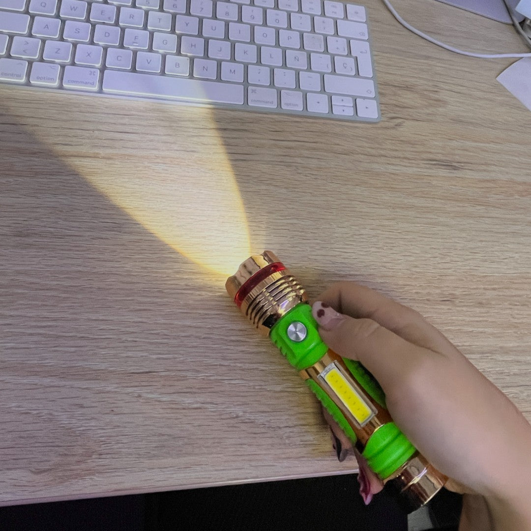 LINTERNA LED CON BATERÍA LINTERNA LED CON BATERÍA